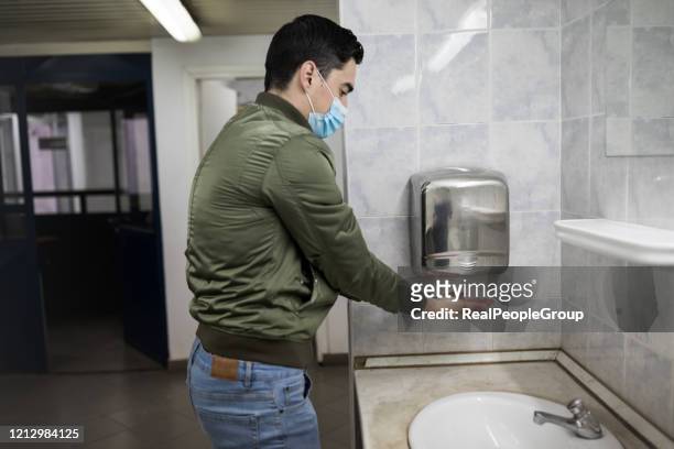 163 photos et images de Hand Blow Dryer - Getty Images