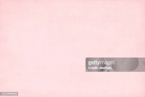 blass rosa gefärbter hintergrund, der strukturierten wellpappenpapierblättern mit horizontalen streifen ähnelt. - pink hat stock-grafiken, -clipart, -cartoons und -symbole