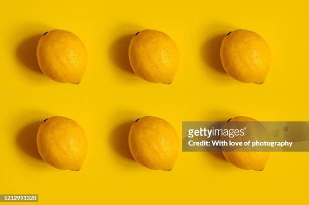 lemons pattern on yellow background, lemon pattern, isolated citrus bright yellow juicy vitamins - sabor - fotografias e filmes do acervo