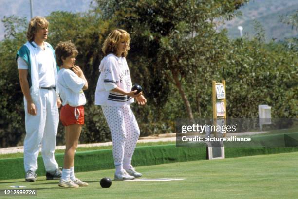 Schlagersänger Howard Carpendale verbrachte im August 1987 mit seiner Freundin Donnice Pierce und seinem Sohn Wayne einen sonnigen Urlaub im La Manga...