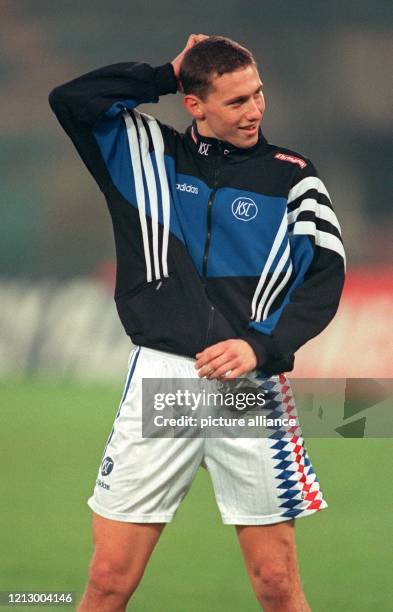 Stürmer Sean Dundee vom Fußball-Bundesligisten Karlsruher SC bereitet sich am während einer Trainingseinheit im Olympiastadion von Rom mit...