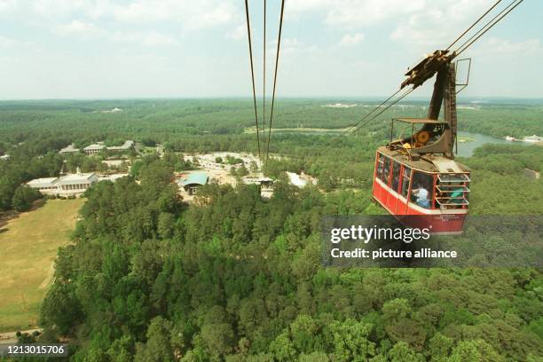 Aus der Gondel der Seilbahn im Stone Mountain-Park, östlich von Atlanta, hat man einen Überblick über den Park. Dort finden während der Olympischen...