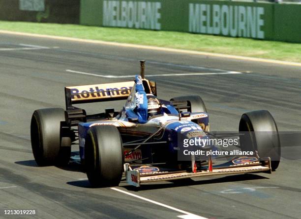 Der 35jährige Brite Damon Hill überfährt am jubelnd die Ziellinie beim Großen Preis von Australien zum Saison-Auftakt der Formel-1-Weltmeisterschaft...