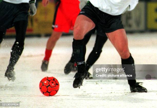 Fußball auf Schneeboden ist nicht jedermanns Sache. Doch in jeder Saison müssen die Kicker einige Spiele auf dem ungeliebten Untergrund bestreiten....