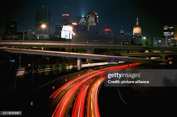 Die XXVI. Olympischen Sommerspiele finden vom 19. Juli bis 4. August 1996 in Atlanta statt. Diesen Anblick bietet Downtown Atlanta aus Richtung Süden...