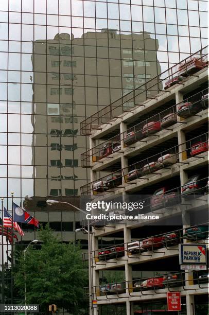 Die XXVI. Olympischen Sommerspiele finden vom 19. Juli bis 4. August 1996 in Atlanta statt. Derartige Parkhäuser im Zentrum sind typisch für das Bild...