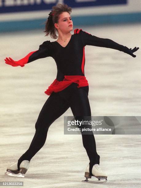Die Ungarin Krisztina Czako in Aktion am 25.01.97 in der Kür der Damen bei den Eiskunstlauf-Europameisterschaften im Palais Omnisport in Paris. Sie...