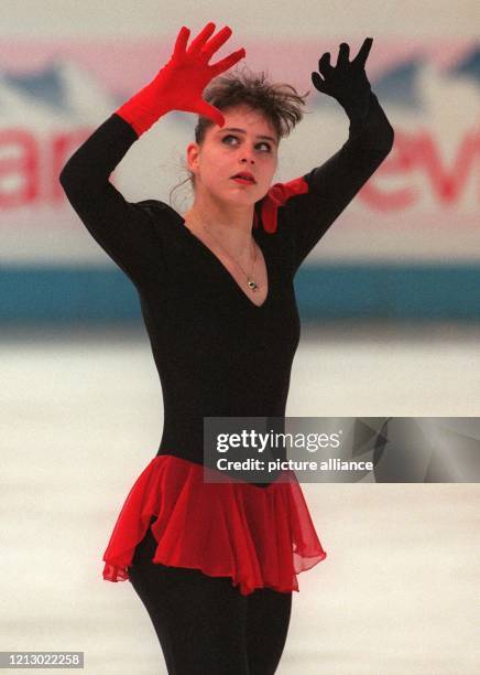 Die Ungarin Krisztina Czako in Aktion am 25.01.97 in der Kür der Damen bei den Eiskunstlauf-Europameisterschaften im Palais Omnisport in Paris. Sie...