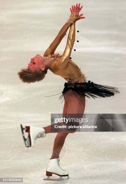 Die Russin Olga Markowa in Aktion am 24.01.97 bei einer Pirouette im Kurzprogramm der Damen bei den Eiskunstlauf-Europameisterschaften im Palais...