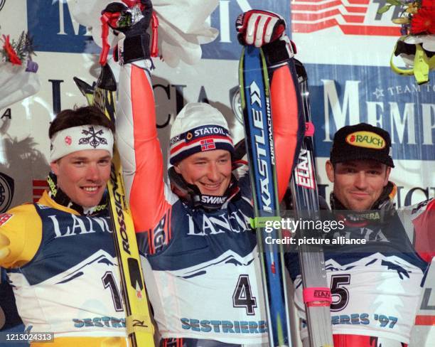 Die drei Erstplazierten in der Kombinations-Wertung bei der alpinen Ski-Weltmeisterschaft im italienischen Sestriere Andre Kjetil Aamodt aus...