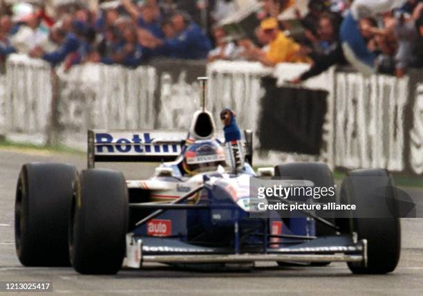 Allen Grund zum Jubeln hat Jacques Villeneuve , obwohl er am beim Saison-Finale um den Großen Preis von Europa im spanischen Jerez nur als Dritter...