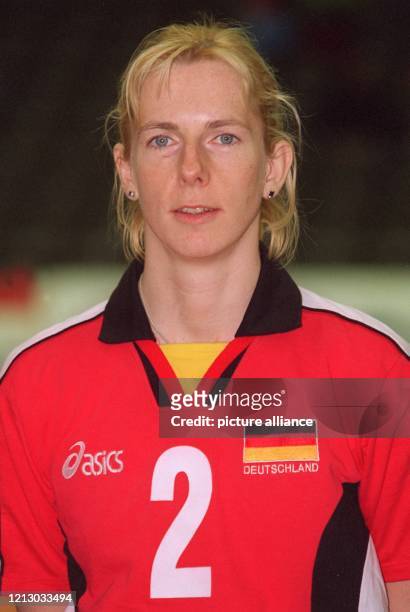 Die deutsche Volleyball-Nationalspielerin Beatrice Dömeland, geboren am 4.8.1973, Zuspielerin vom Dresdner SC .