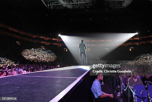 Darius Rucker O2 95 Brad Paisley And Darius Rucker Perform At The O2 Arena In London ...