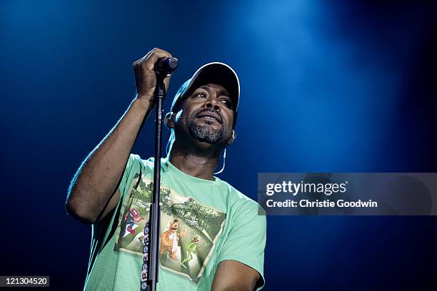 Darius Rucker O2 95 Brad Paisley And Darius Rucker Perform At The O2 Arena In London ...