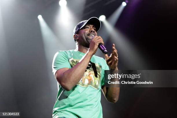 Darius Rucker O2 95 Brad Paisley And Darius Rucker Perform At The O2 Arena In London ...