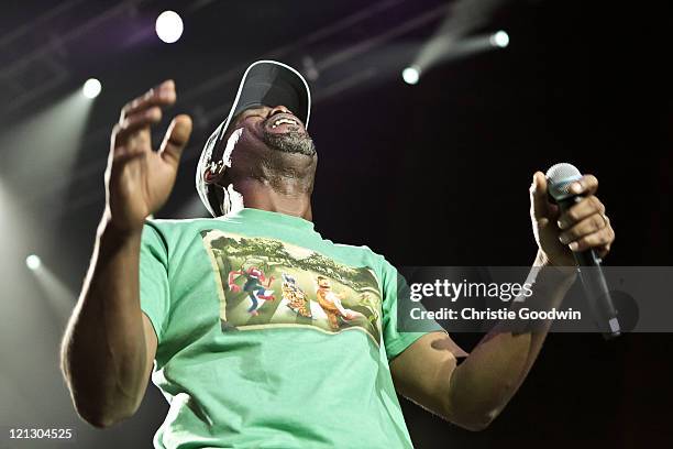 Darius Rucker O2 95 Brad Paisley And Darius Rucker Perform At The O2 Arena In London ...