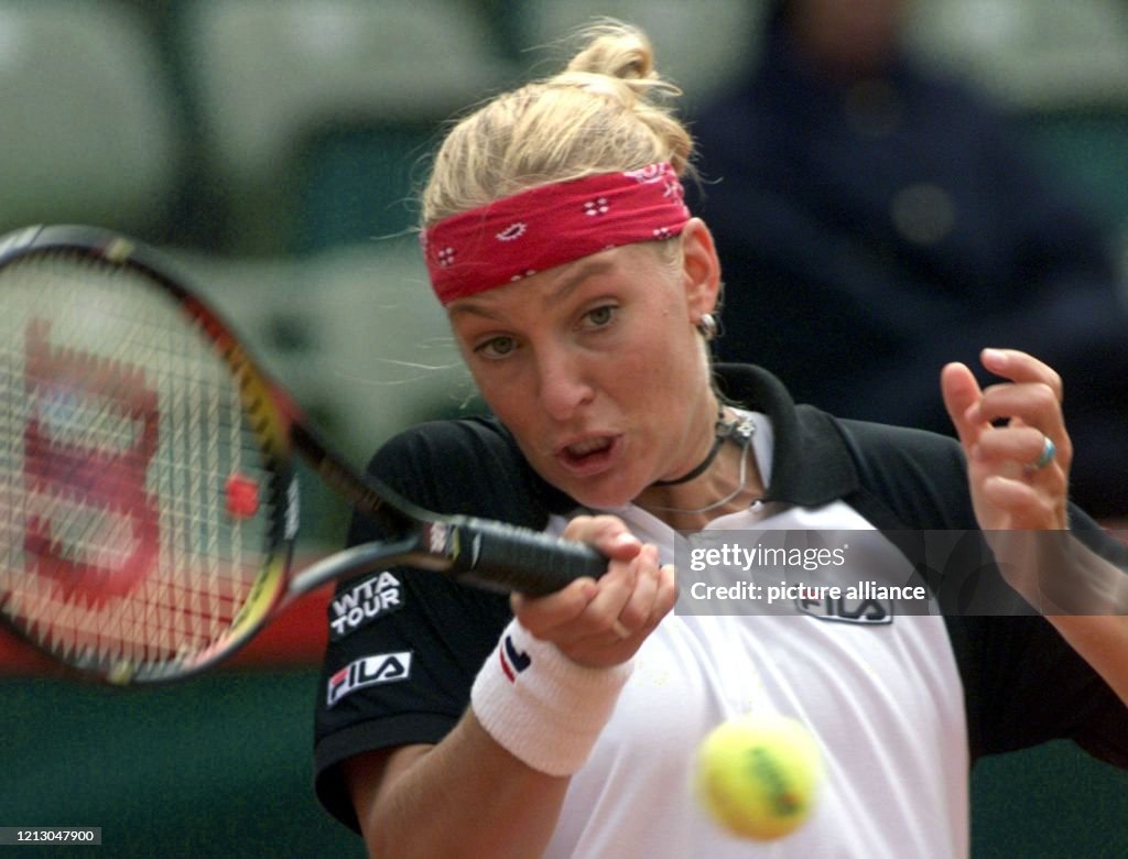 Barbara Rittner Die deutsche Tennisspielerin Barbara Rittner schlägt am 27.4.1999 in ...