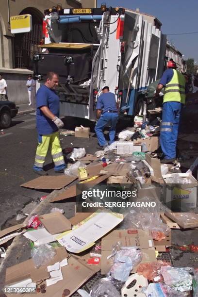 Les éboueurs marseillais ont repris le ramassage des ordures, le 31 août 1999 dans le 13e et 14e arrondissement de Marseille, après deux semaines de...