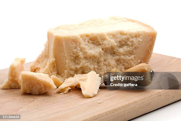 italiano formaggio parmigiano - parmigiano foto e immagini stock