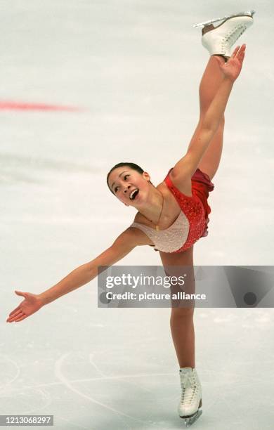 Die USA-Eiskunstlaufmeisterin Michelle Kwan zeigt am 18.2.1998 ihr Kurzprogramm im olympischen Damen-Wettbewerb. Die 17jährige gewinnt die Konkurrenz...