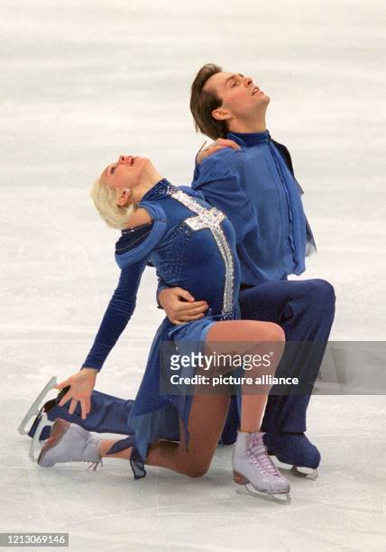 Pascha Gritschuk und Jewgeni Platow beenden am 16.2.1998 bei den Olympischen Winterspielen in Nagano ihre später mit der Goldmedaille belohnte Kür....