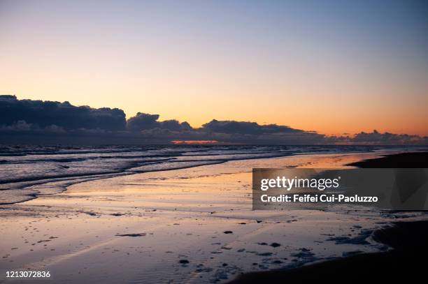 beautiful sunset light on the seaside of l'aiguillon-sur-mer, vendée department, france - vendée photos et images de collection