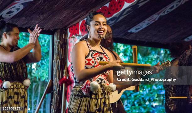 紐西蘭：蒂蒂奧雷亞舞蹈 - 毛利人 個照片及圖片檔