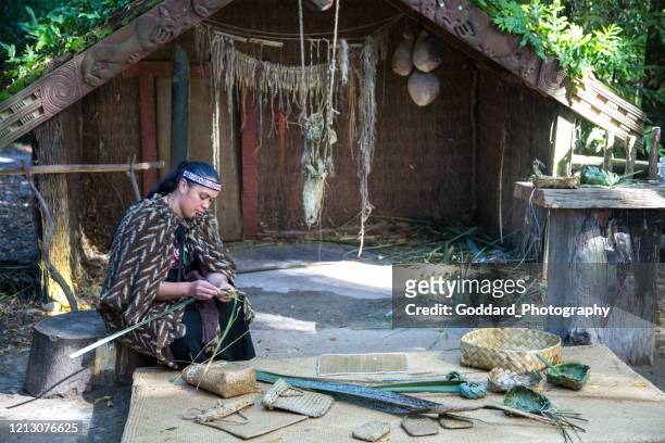 new zealand: maori traditions - maori carving stock pictures, royalty-free photos & images