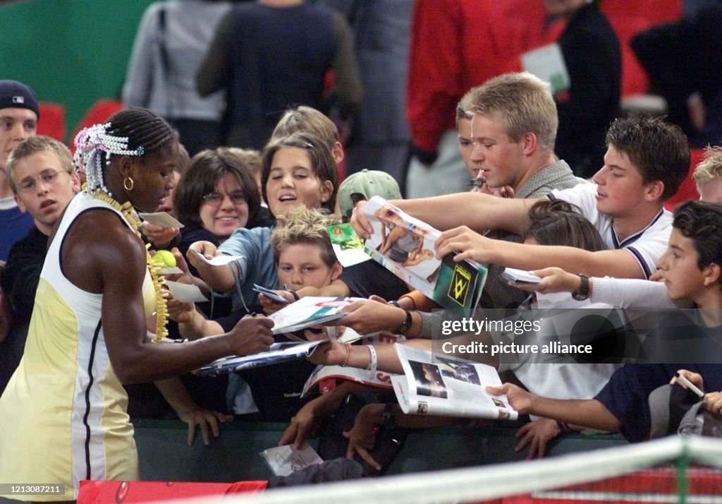 Tennis: Serena Williams gibt Autogramme