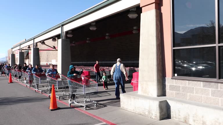 Long Line At Store Long Grocery Store Line Videos and HD Footage - Getty Images