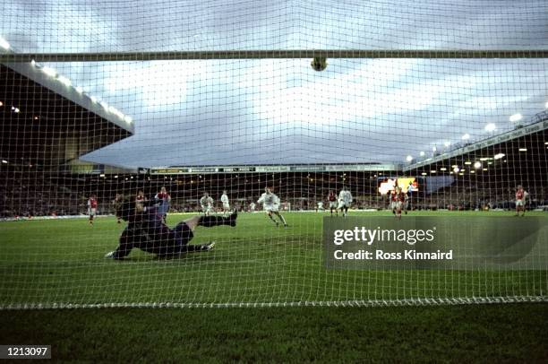 Ian Harte of Leeds United hits the crossbar with his penalty kick and misses during the FA Carling Premiership match against Leeds United played at...