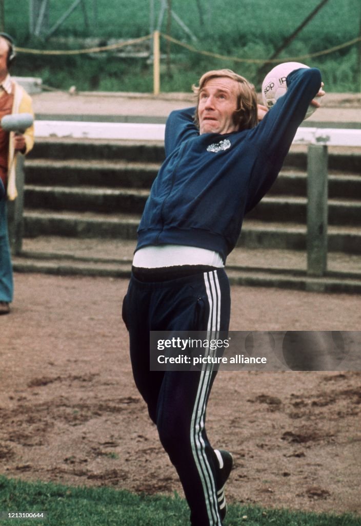 Gunther Netzer Fußball-Nationalspieler Günter Netzer, der seit 1973 bei Real Madrid ...