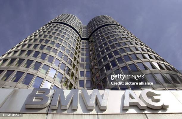 Außenansicht der Zentrale des Autobauers Bayerische Motoren Werke AG in München, aufgenommen am 23.3.2000. BMW will nach den Milliardenverlusten bei...