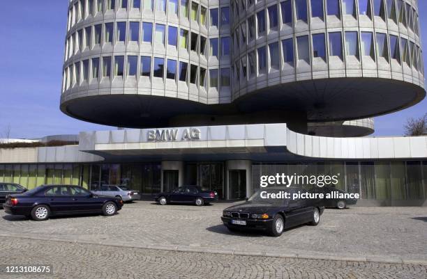 Außenansicht der Zentrale des Autobauers Bayerische Motoren Werke AG in München, aufgenommen am 23.3.2000. BMW will nach den Milliardenverlusten bei...