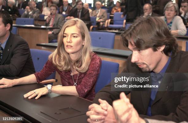 Jessica Stockmann und Michael Stich haben am 5.12.2000 im Alten Bonner Plenarsaal Platz genommen. Als Ehrenfreiwillige der United Nations Volunteers...