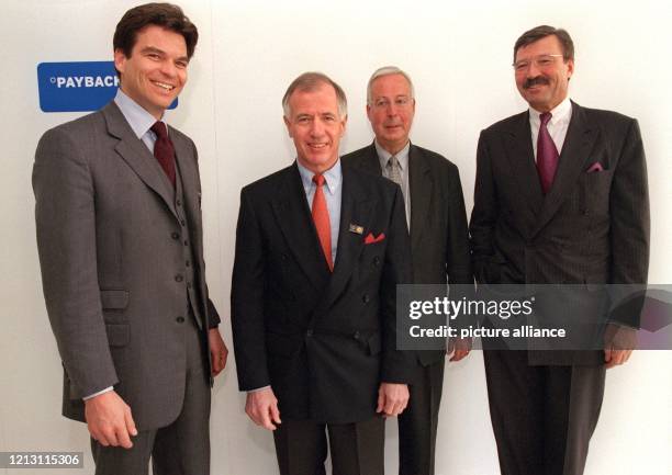 Der Geschäftsführer von Loyalty Partner, Alexander Rittweger , stellt am 23.2.2000 in Frankfurt gemeinsam mit den Vorstandschefs Jürgen Weber ,...