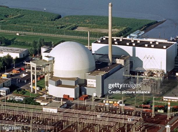 Das Atomkraftwerk Unterweser bei Esensham, aufgenommen am 8.10.1995. Nach Datenfälschungen an Brennelementen für das AKW hat Niedersachsens...
