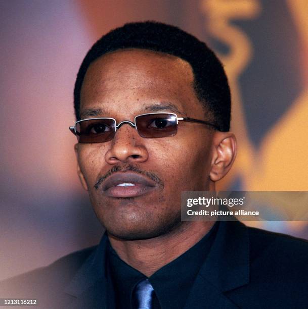 Der amerikanische Schauspieler Jamie Foxx am 19.2.2000 in Berlin bei einer Pressekonferenz für den von Oliver Stone inszenierten Spielfilm "Any Given...