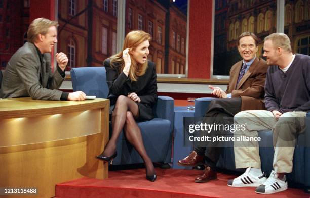 Mit offenem Mund hört Sarah Ferguson am 17.2.2000 während der "Johannes B. Kerner"-Show gespannt Stefan Raab zu, der ihr seinen Grand-Prix-Beitrag...