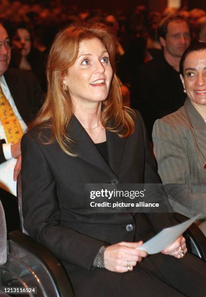 Die Herzogin von York, Sarah Ferguson, nimmt am 18.2.2000 in der Alten Oper von Frankfurt am Main an den Eröffnungsfeierlichkeiten zu der...