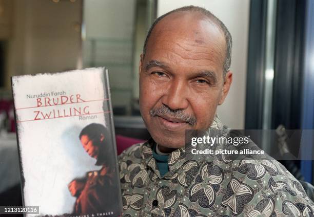 Der somalische Schriftsteller Nuruddin Farah hält am im Rahmen einer Lesung in München die Neuübersetzung seines Buchs "Bruder Zwilling", den ersten...