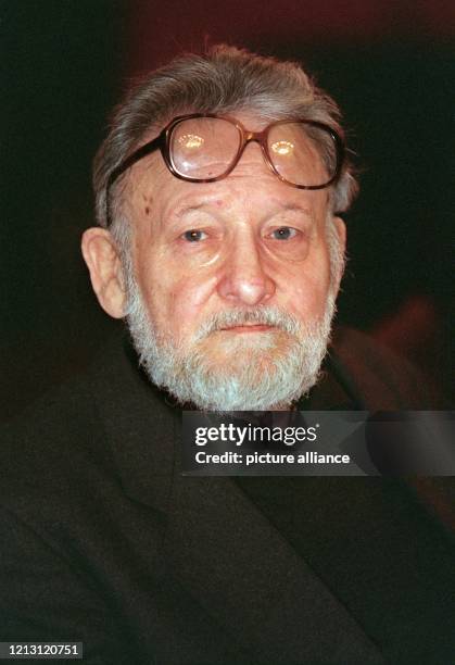 Der Schriftsteller Adolf Endler, aufgenommen am 26.1.2000 im Bremer Rathaus, wo er mit dem Literaturpreis der Bremer...