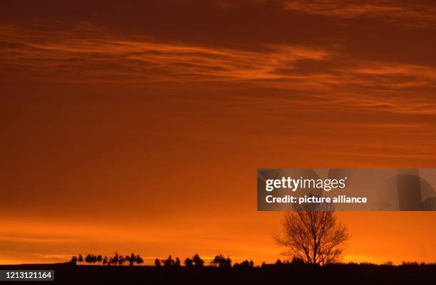 Der Morgenhimmel im Osten von Hannover präsentiert sich am mit einer prächtigen rot-gelben Färbung. Doch nur die Frühaufsteher konnten den...