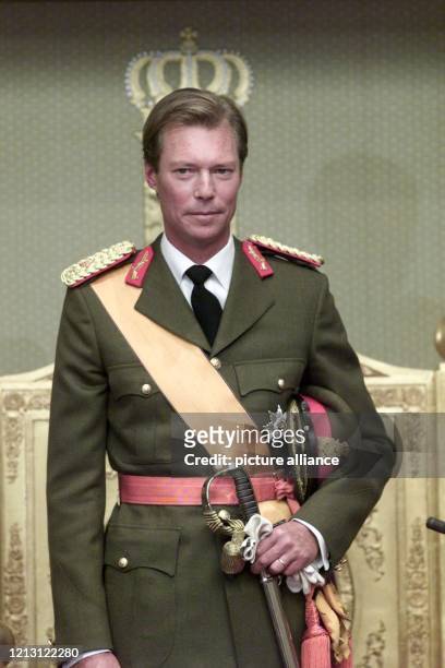 Großherzog Henri von Luxemburg bei seiner Vereidigung am 7.10.2000 in der Abgeordnetenkammer. Gemeinsam mit seiner Ehefrau Maria Teresa wird Henri...