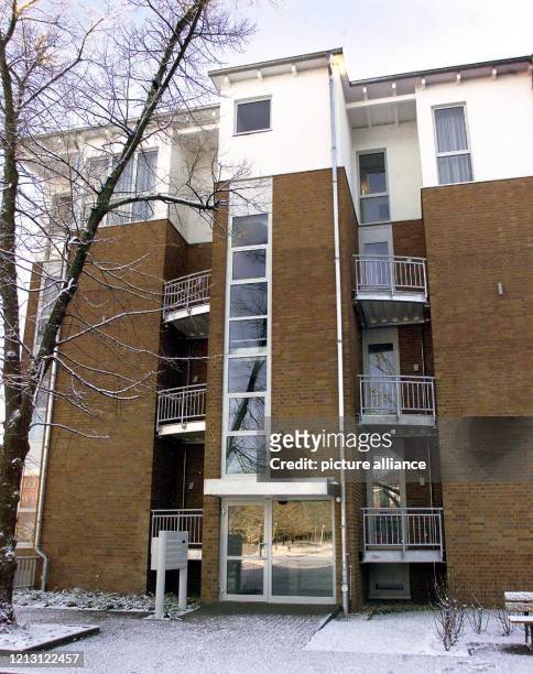 Die Vorderseite mit dem Haupteingang des Hauses in der Theklastraße 17 im Berliner Stadtteil Lichterfelde , in dem sich am 20. Januar der 49-jährige...