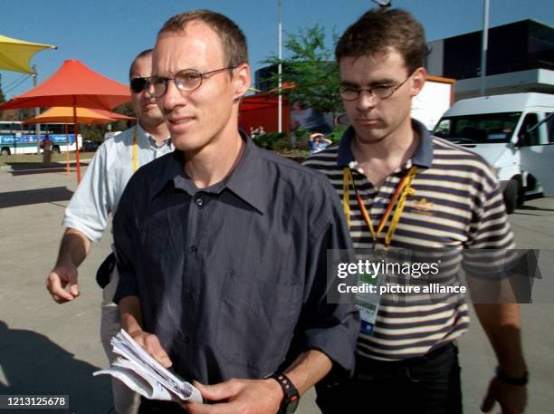 Dieter Baumann am auf dem Weg zu einer Pressekonferenz im Deutschen Haus in Sydney, wo er auf einer Pressekonferenz die Fragen von Journalisten...