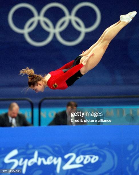 Die deutsche Trampolin-Turnerin Anna Dogonadze-Lilkendey bei einer Sprungfigur am im SuperDome in Sydney: Die 27-jährige aus Bad Kreuznach war bei...