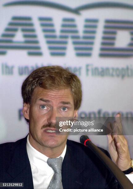 Carsten Maschmeyer, Vorstandsvorsitzender des Finanzdienstleistungsunternehmens AWD, aufgenommen am 5.9.2000 auf einer Pressekonferenz in...