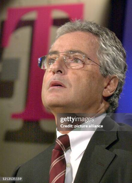 Ron Sommer, der Vorstandsvorsitzende der Deutschen Telekom AG, aufgenommen am 29.8.2000 während der Halbjahres-Pressekonferenz in Bonn. Nach den...