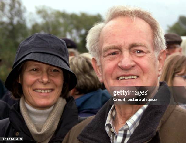 Bundespräsident Johannes Rau nimmt am 9.10.1999 im Ostseebad Kellenhusen auf dem Freiberger "Casdarell" als Schirmherr mit seiner Frau Christina am...